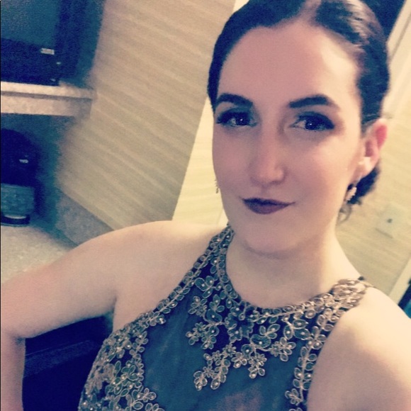 Meet your Posher, Steph - Picture 1 of 1